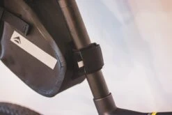 BOLSA SILLIN GRAVEL MERIDA IMPERMEABLE NEGRO -Bicicleta Descuento Tienda bolsa sillin gravel merida impermeable negro 3