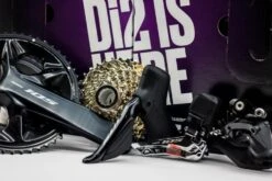 GRUPO COMPLETO SHIMANO 105 DI-2 R7150