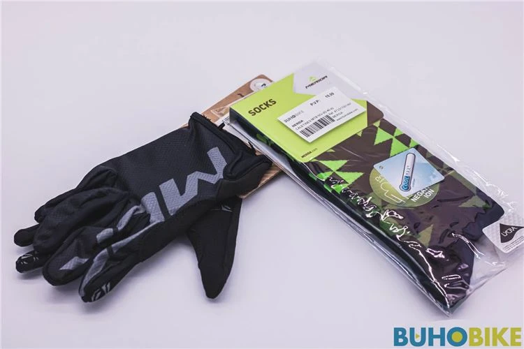 KIT CALCETINES Y GUANTES MERIDA 1 KIT CALCETINES Y GUANTES MERIDA